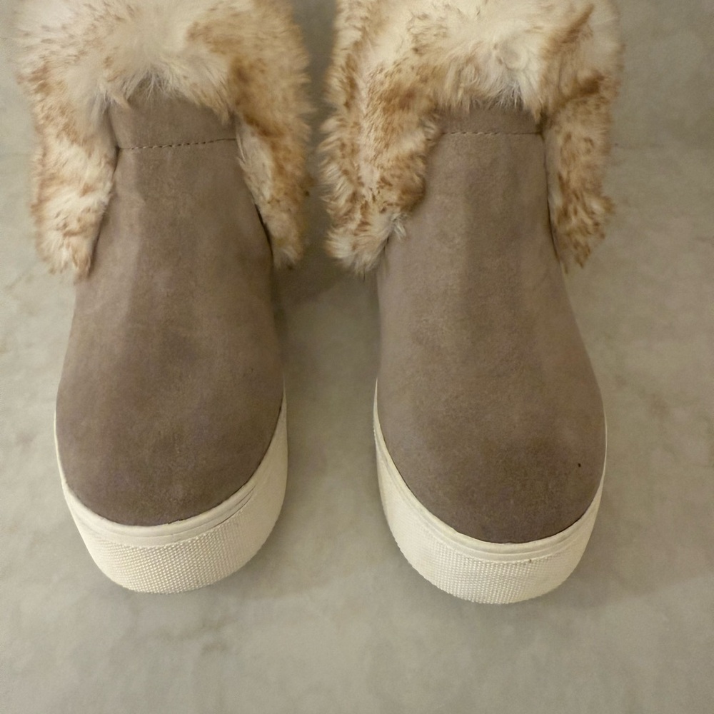 New J Slides Women's Fur-Trimmed Suede Slip-On Shoes - Tan